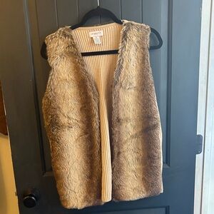 Liz Claiborne Petite Faux Fur Front Vest in Beige